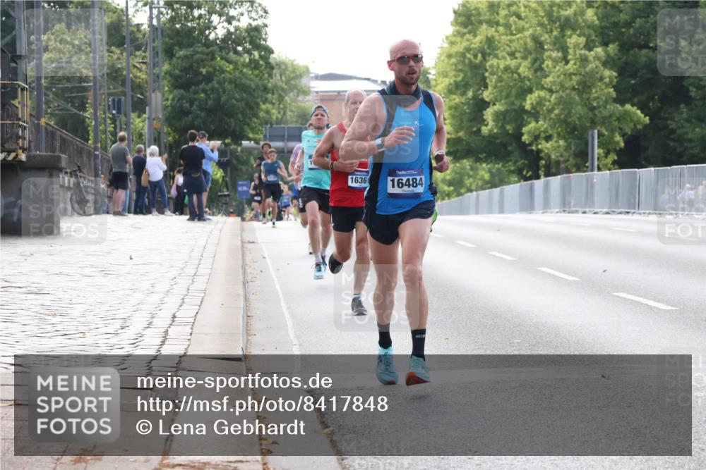 29.06.2025 - hella hamburg halbmarathon Lena Gebhardt http://msf.ph/oto/8417848 29.06.2025 09:41:27 Lombardsbrücke 1636, 16484, 2459, 4571, 7834, 7963, 9442, 10234, 10780, 11194, 11624, 15526, 16361, 16484, 17856, 17886 meine-sportfotos.de