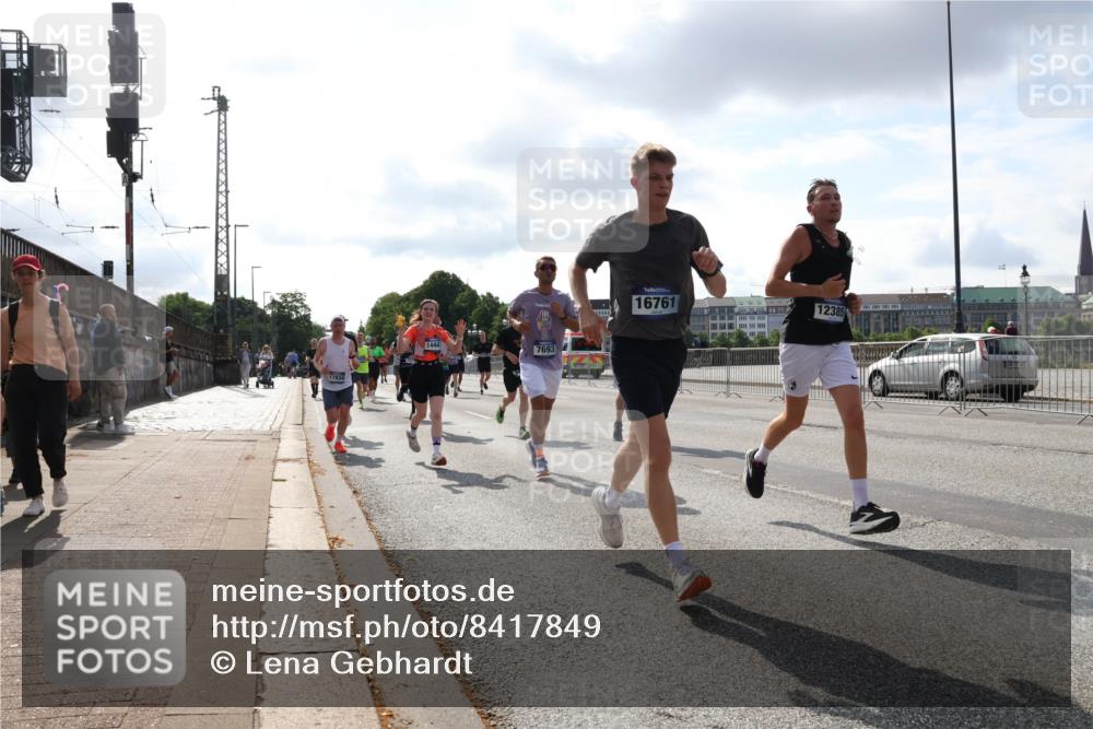29.06.2025 - hella hamburg halbmarathon Lena Gebhardt http://msf.ph/oto/8417849 29.06.2025 09:51:13 Lombardsbrücke 17834, 14447, 7693, 16761, 12385, 1136, 1256, 1441, 1677, 1912, 1920, 1941, 1962, 2546, 2579, 2972, 3056, 3523, 3700, 3947, 4759, 4854, 4888, 4889, 4893, 4999, 5026, 5087, 5275, 5387, 5506, 5752, 5916, 6080, 6429, 6593, 6639, 6686, 6687, 6721, 6901, 7110, 7116, 7284, 7378, 7635, 7693, 7962, 8091, 8122, 8319, 8574, 8966, 9262, 9313, 9371, 9380, 9755, 9833, 9885, 10193, 10415, 10469, 11049, 11284, 11907, 11959, 12153, 14201 meine-sportfotos.de