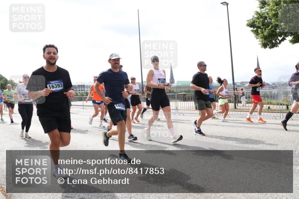 29.06.2025 - hella hamburg halbmarathon Lena Gebhardt http://msf.ph/oto/8417853 29.06.2025 10:42:32 Lombardsbrücke 1881, 16393, 10532, 13250, 13952, 435, 1150, 1360, 1624, 1656, 1752, 1929, 1957, 1964, 1994, 2069, 2134, 2145, 2401, 2523, 2538, 2580, 2940, 2941, 2974, 3276, 3283, 3605, 3874, 4092, 4329, 4334, 4353, 4778, 4885, 4891, 4892, 5403, 5417, 5419, 5671, 5810, 6120, 6764, 6828, 6837, 6917, 7040, 7260, 7357, 7513, 7557, 7666, 8014, 8161, 8459, 8525, 8526, 8529, 8712, 8816, 9008, 9370, 9980, 10027, 10454, 10532, 10697, 11142, 12151, 12441, 13241 meine-sportfotos.de