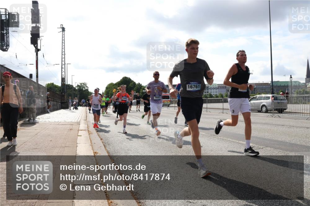 29.06.2025 - hella hamburg halbmarathon Lena Gebhardt http://msf.ph/oto/8417874 29.06.2025 09:51:14 Lombardsbrücke 17834, 14447, 7693, 16761, 1136, 1256, 1441, 1677, 1912, 1920, 1941, 1962, 2546, 2579, 2972, 3056, 3523, 3700, 3947, 4759, 4854, 4888, 4889, 4893, 4999, 5026, 5087, 5275, 5387, 5506, 5752, 5916, 6429, 6593, 6639, 6686, 6687, 6721, 6901, 7110, 7116, 7284, 7378, 7635, 7693, 7962, 8091, 8122, 8319, 8574, 8966, 9262, 9313, 9371, 9380, 9755, 9833, 9885, 10193, 10415, 10469, 11049, 11284, 11907, 11959, 12153, 14201 meine-sportfotos.de