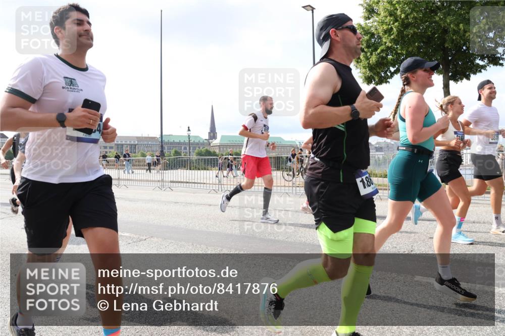 29.06.2025 - hella hamburg halbmarathon Lena Gebhardt http://msf.ph/oto/8417876 29.06.2025 10:05:25 Lombardsbrücke 1, 86, 165, 3578, 1863, 1936, 1981, 2288, 2298, 2424, 2624, 3071, 3413, 3461, 3578, 4014, 4220, 4782, 5073, 6059, 6907, 6908, 7302, 7826, 8089, 8999, 9007, 9075, 9165, 9339, 9559, 9680, 9736, 9737, 9738, 9917, 10343, 10694, 10791, 10998, 11595, 11784, 11873, 11958, 12557, 13221, 13327, 13717, 14203, 14465, 14642, 16092, 16134, 16478, 16546, 16847, 17112, 17707, 17731, 17740, 17818, 18189, 18616, 18617, 19034, 19248 meine-sportfotos.de
