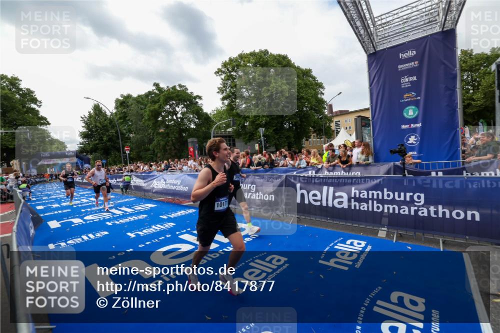 29.06.2025 - hella hamburg halbmarathon Zöllner http://msf.ph/oto/8417877 29.06.2025 10:29:15 Ziel 3043, 8473, 10171, 19194 meine-sportfotos.de
