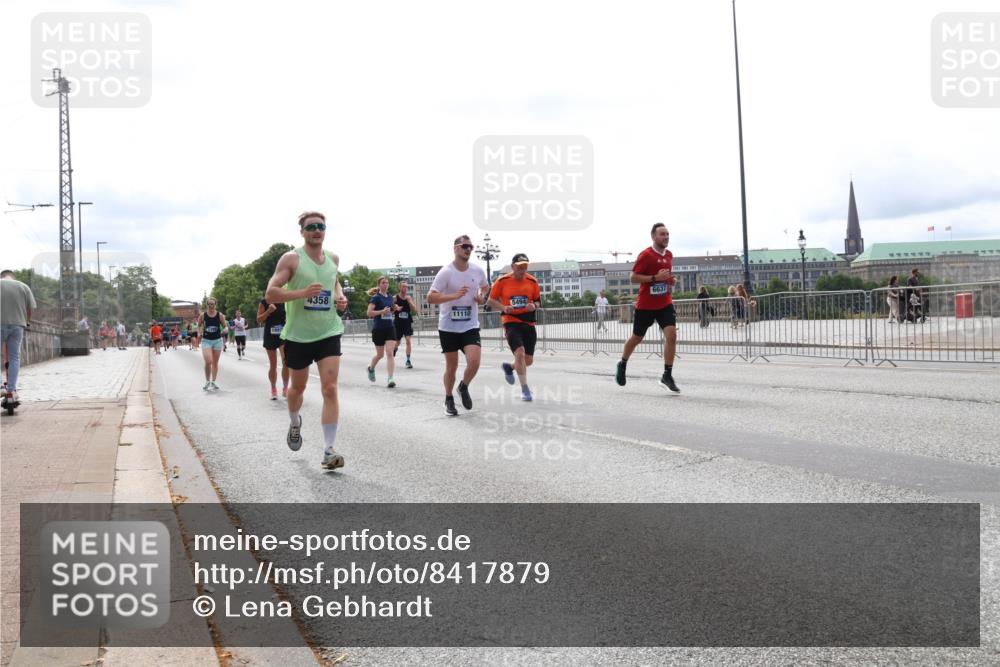 29.06.2025 - hella hamburg halbmarathon Lena Gebhardt http://msf.ph/oto/8417879 29.06.2025 10:27:02 Lombardsbrücke 1897, 4358, 11110, 6637, 1530, 1793, 1973, 2045, 2306, 2643, 2775, 4358, 4507, 4509, 5494, 5495, 5707, 6259, 6625, 6637, 7069, 7234, 7314, 7944, 8056, 8079, 8281, 9186, 9349, 10077, 10465, 11110, 11270, 11740, 11766, 12071, 13462, 14020, 14021, 15027, 15108, 15641, 15807, 15878, 16479, 16788, 17049, 17300, 17445, 17675, 18074, 18516, 18962, 18976, 18978 meine-sportfotos.de