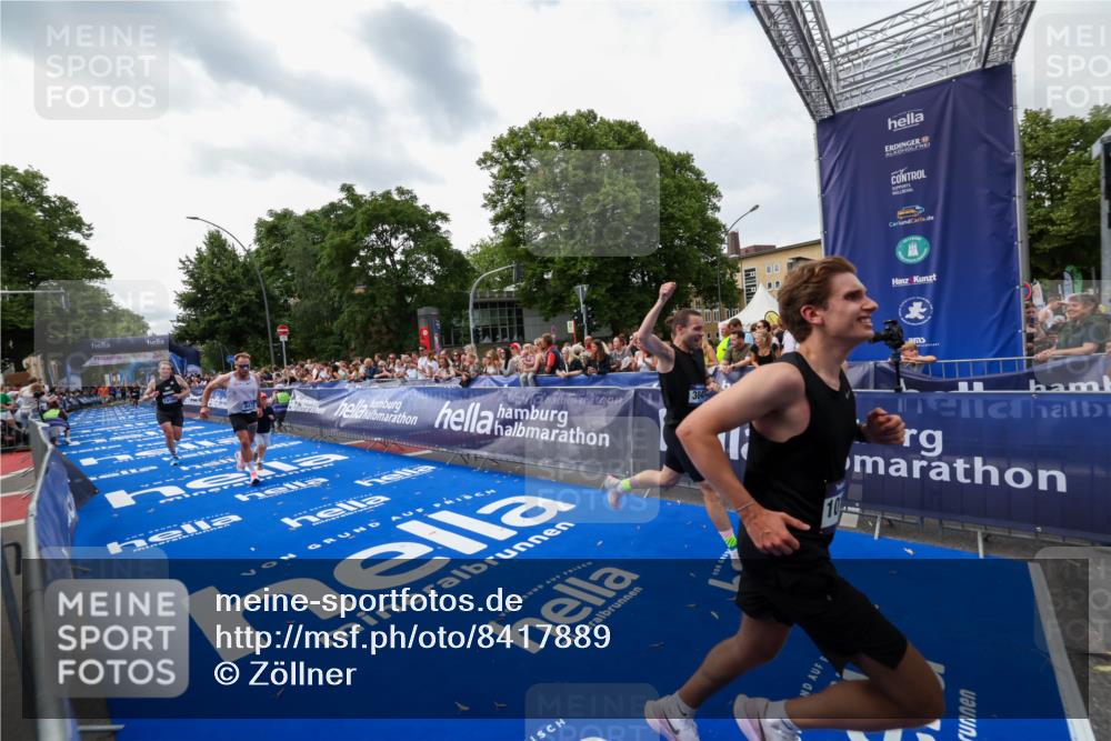 29.06.2025 - hella hamburg halbmarathon Zöllner http://msf.ph/oto/8417889 29.06.2025 10:29:15 Ziel 3043, 8473, 10171, 19194 meine-sportfotos.de