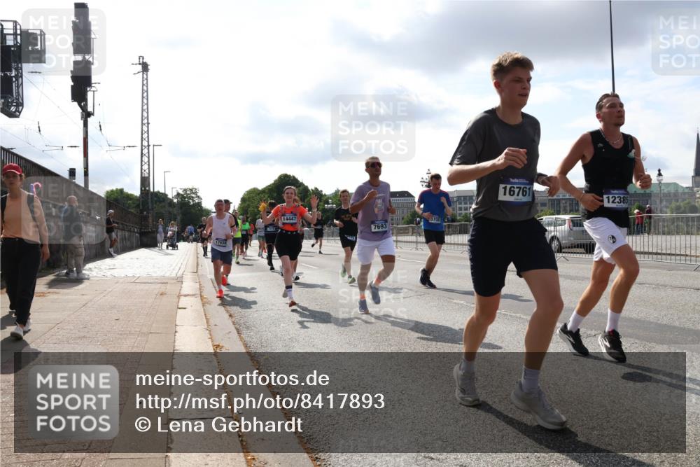 29.06.2025 - hella hamburg halbmarathon Lena Gebhardt http://msf.ph/oto/8417893 29.06.2025 09:51:14 Lombardsbrücke 17834, 14447, 7693, 3700, 16761, 12385, 1136, 1256, 1441, 1677, 1912, 1920, 1941, 1962, 2546, 2579, 2972, 3056, 3523, 3700, 3947, 4759, 4854, 4888, 4889, 4893, 4999, 5026, 5087, 5275, 5387, 5506, 5752, 5916, 6429, 6593, 6639, 6686, 6687, 6721, 6901, 7110, 7116, 7284, 7378, 7635, 7693, 7962, 8091, 8122, 8319, 8574, 8966, 9262, 9313, 9371, 9380, 9755, 9833, 9885, 10193, 10415, 10469, 11049, 11284, 11907, 11959, 12153, 14201 meine-sportfotos.de