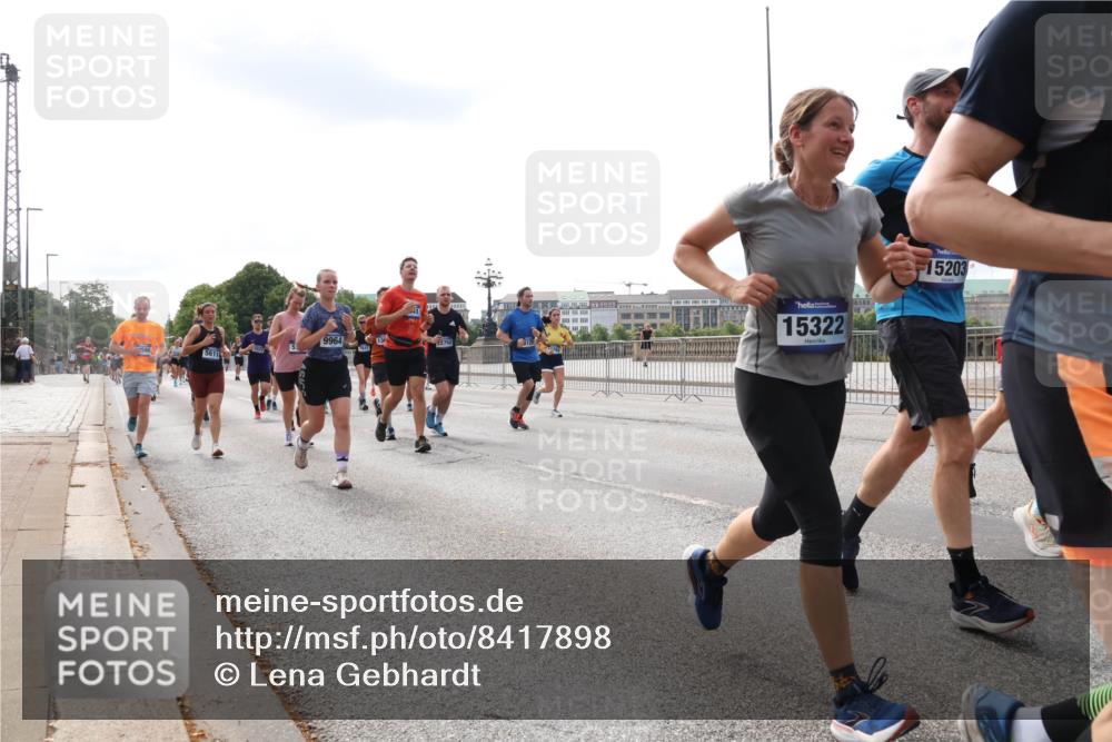 29.06.2025 - hella hamburg halbmarathon Lena Gebhardt http://msf.ph/oto/8417898 29.06.2025 10:18:01 Lombardsbrücke 9964, 2752, 3128, 5611, 15322, 15203, 1015, 1159, 1160, 1204, 1268, 1274, 1325, 1458, 1554, 1622, 1641, 1749, 1795, 1982, 2087, 2094, 2147, 2259, 2548, 2634, 2931, 3125, 3138, 3292, 3321, 3482, 3977, 4218, 4710, 4738, 4804, 5002, 5004, 5290, 5611, 5733, 6254, 6270, 6336, 6352, 6786, 7094, 7258, 7413, 7641, 7649, 7838, 7882, 7883, 8067, 8128, 8144, 8248, 8607, 8799, 9400, 9539, 9717, 9734, 9798, 9844, 9848, 9964, 10174, 10332, 10509, 10908, 12498 meine-sportfotos.de