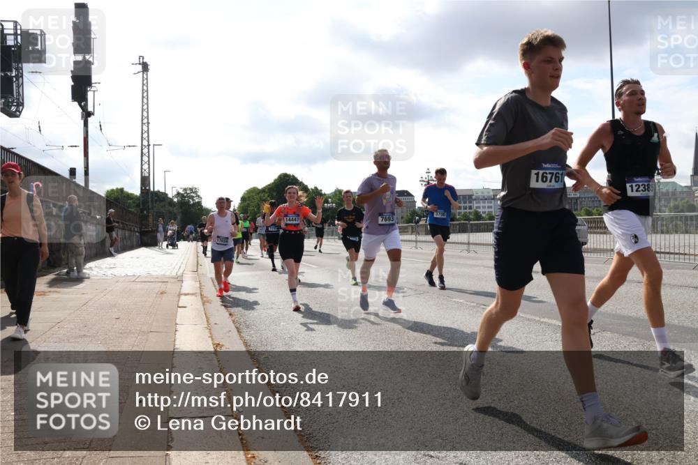 29.06.2025 - hella hamburg halbmarathon Lena Gebhardt http://msf.ph/oto/8417911 29.06.2025 09:51:14 Lombardsbrücke 17834, 14447, 7693, 3700, 16761, 12385, 1136, 1256, 1441, 1677, 1912, 1920, 1941, 1962, 2546, 2579, 2972, 3056, 3523, 3700, 3947, 4759, 4854, 4888, 4889, 4893, 4999, 5026, 5087, 5275, 5387, 5506, 5752, 5916, 6429, 6593, 6639, 6686, 6687, 6721, 6901, 7110, 7116, 7284, 7378, 7635, 7693, 7962, 8091, 8122, 8319, 8574, 8966, 9262, 9313, 9371, 9380, 9755, 9833, 9885, 10193, 10415, 10469, 11049, 11284, 11907, 11959, 12153, 14201 meine-sportfotos.de