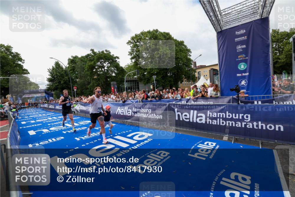 29.06.2025 - hella hamburg halbmarathon Zöllner http://msf.ph/oto/8417930 29.06.2025 10:29:16 Ziel 3043, 8473, 12337, 14395, 19194 meine-sportfotos.de