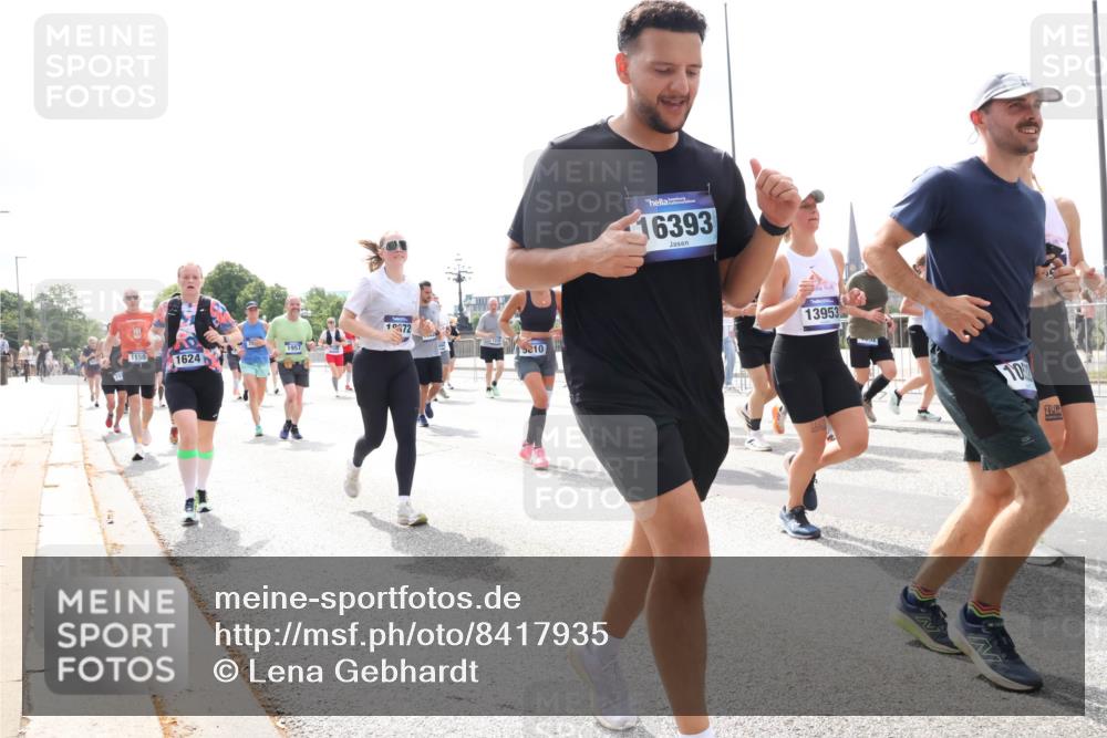 29.06.2025 - hella hamburg halbmarathon Lena Gebhardt http://msf.ph/oto/8417935 29.06.2025 10:42:32 Lombardsbrücke 19372, 1150, 1624, 5810, 6393, 13953, 10, 21, 1150, 1360, 1624, 1656, 1752, 1929, 1957, 1964, 1994, 2069, 2134, 2145, 2401, 2523, 2538, 2580, 2940, 2941, 2974, 3276, 3283, 3605, 3874, 4092, 4329, 4334, 4353, 4778, 4885, 4891, 4892, 5403, 5417, 5419, 5671, 5810, 6120, 6764, 6828, 6837, 6917, 7040, 7260, 7357, 7513, 7557, 7666, 8014, 8161, 8459, 8525, 8526, 8529, 8712, 8816, 9008, 9370, 9980, 10027, 10454, 10532, 10697, 11142, 12151, 12441, 13241 meine-sportfotos.de