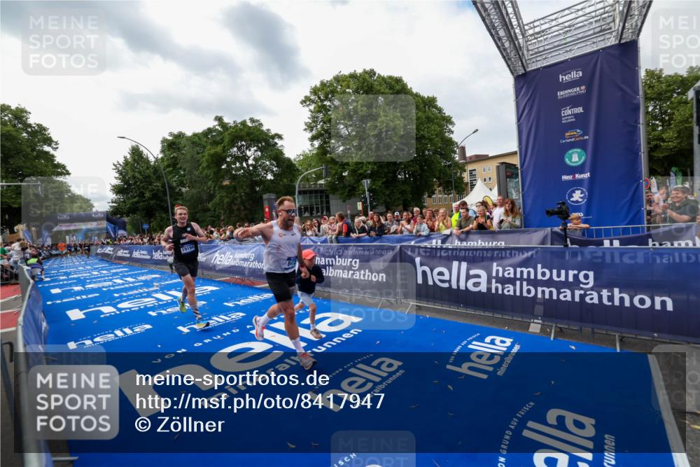 29.06.2025 - hella hamburg halbmarathon Zöllner http://msf.ph/oto/8417947 29.06.2025 10:29:16 Ziel 3043, 8473, 12337, 14395, 19194 meine-sportfotos.de