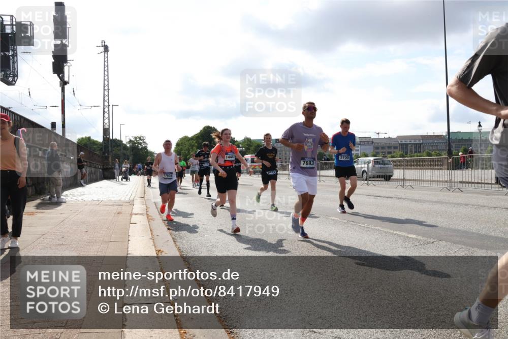 29.06.2025 - hella hamburg halbmarathon Lena Gebhardt http://msf.ph/oto/8417949 29.06.2025 09:51:14 Lombardsbrücke 17834, 14447, 9885, 7693, 3700, 1136, 1256, 1441, 1677, 1912, 1920, 1941, 1962, 2546, 2579, 2972, 3056, 3523, 3700, 3947, 4759, 4854, 4888, 4889, 4893, 4999, 5026, 5087, 5275, 5387, 5506, 5752, 5916, 6429, 6593, 6639, 6686, 6687, 6721, 6901, 7110, 7116, 7284, 7378, 7635, 7693, 7962, 8091, 8122, 8319, 8574, 8966, 9262, 9313, 9371, 9380, 9755, 9833, 9885, 10193, 10415, 10469, 11049, 11284, 11907, 11959, 12153, 14201 meine-sportfotos.de
