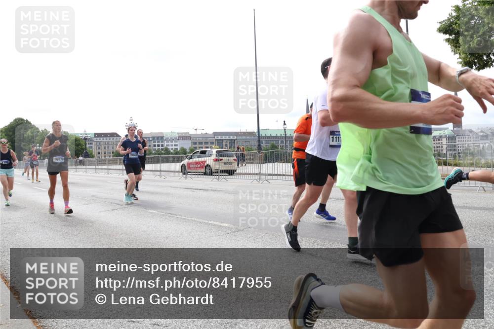 29.06.2025 - hella hamburg halbmarathon Lena Gebhardt http://msf.ph/oto/8417955 29.06.2025 10:27:04 Lombardsbrücke 2045, 18978, 1795, 1111, 1530, 1793, 1973, 2045, 2306, 2643, 2775, 4358, 4507, 4509, 5494, 5495, 5707, 5825, 6259, 6625, 6637, 7069, 7234, 7314, 7944, 8056, 8079, 8281, 9186, 9349, 10077, 10465, 11110, 11270, 11740, 11766, 12071, 13462, 14020, 14021, 15027, 15108, 15641, 15878, 16479, 16788, 17049, 17300, 17445, 17675, 18074, 18516, 18962, 18976, 18978 meine-sportfotos.de