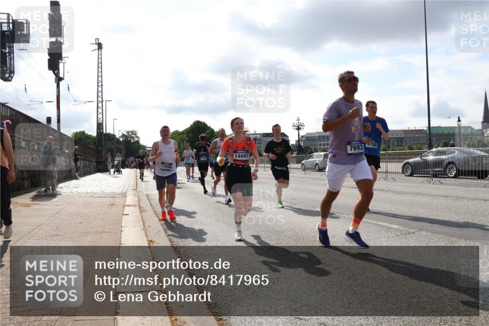 29.06.2025 - hella hamburg halbmarathon Lena Gebhardt http://msf.ph/oto/8417965 29.06.2025 09:51:15 Lombardsbrücke 17834, 7378, 14447, 7693, 5700, 1136, 1256, 1441, 1677, 1912, 1920, 1941, 1962, 2546, 2579, 2972, 3056, 3523, 3700, 3947, 4297, 4759, 4854, 4888, 4889, 4893, 4999, 5026, 5087, 5275, 5375, 5387, 5506, 5752, 5916, 6429, 6593, 6639, 6686, 6687, 6721, 6901, 7110, 7116, 7284, 7378, 7635, 7693, 7962, 8091, 8122, 8319, 8574, 8966, 9262, 9313, 9371, 9380, 9755, 9833, 9885, 10193, 10415, 10469, 11049, 11284, 11907, 11959, 12153, 14201 meine-sportfotos.de