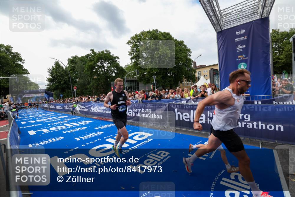 29.06.2025 - hella hamburg halbmarathon Zöllner http://msf.ph/oto/8417973 29.06.2025 10:29:17 Ziel 8473, 12287, 12337, 14395, 19194 meine-sportfotos.de
