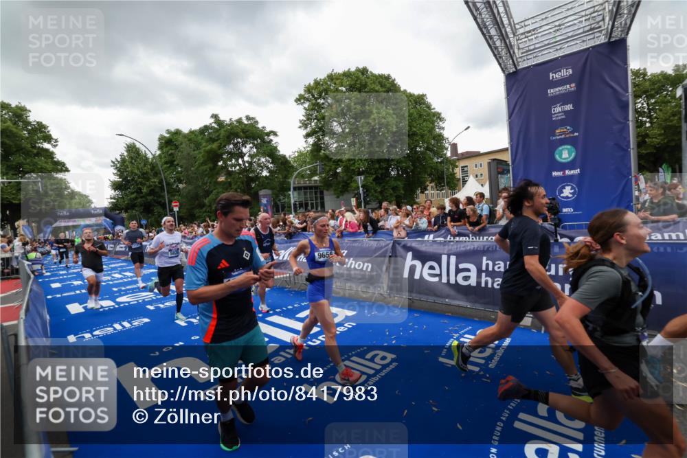 29.06.2025 - hella hamburg halbmarathon Zöllner http://msf.ph/oto/8417983 29.06.2025 10:51:32 Ziel 1335, 2411, 2946, 5820, 7943, 9214, 9656, 10691, 11422, 13403, 13792, 15871, 15950, 16357, 17131 meine-sportfotos.de