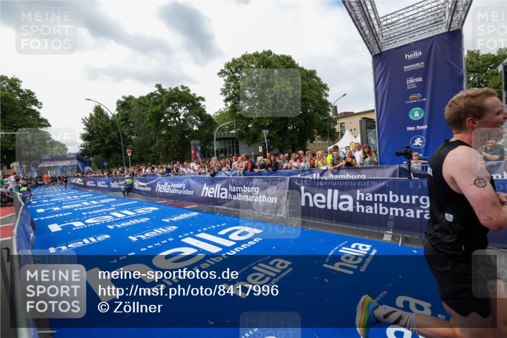 29.06.2025 - hella hamburg halbmarathon Zöllner http://msf.ph/oto/8417996 29.06.2025 10:29:18 Ziel 12287, 12337, 14395, 19194 meine-sportfotos.de