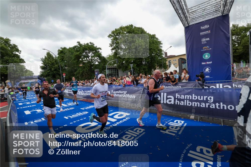 29.06.2025 - hella hamburg halbmarathon Zöllner http://msf.ph/oto/8418005 29.06.2025 10:51:33 Ziel 1335, 2946, 5820, 7943, 9656, 10691, 11422, 13403, 13792, 15871, 15950, 17131 meine-sportfotos.de