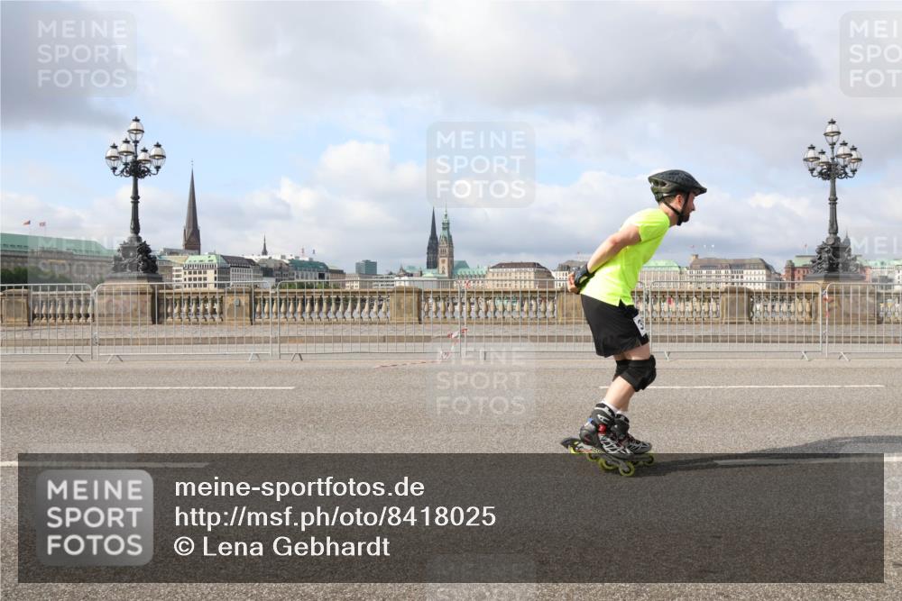 29.06.2025 - hella hamburg halbmarathon Lena Gebhardt http://msf.ph/oto/8418025 29.06.2025 08:57:13 Lombardsbrücke  meine-sportfotos.de