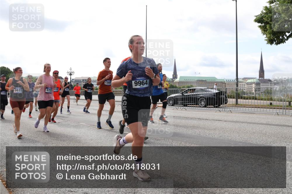 29.06.2025 - hella hamburg halbmarathon Lena Gebhardt http://msf.ph/oto/8418031 29.06.2025 10:18:02 Lombardsbrücke 14795, 5611, 31, 5733, 155, 7641, 9734, 13681, 9964, 812, 5792, 1015, 1159, 1160, 1268, 1274, 1325, 1458, 1554, 1622, 1641, 1749, 1795, 1982, 2087, 2094, 2147, 2259, 2335, 2548, 2634, 2931, 3125, 3138, 3292, 3321, 3482, 3977, 4218, 4710, 4738, 4804, 5002, 5004, 5290, 5611, 5733, 6254, 6270, 6336, 6352, 7094, 7258, 7413, 7641, 7649, 7838, 7882, 7883, 8067, 8128, 8144, 8248, 8607, 8799, 9400, 9539, 9717, 9734, 9798, 9834, 9844, 9848, 9964, 10174, 10332, 10509, 10908, 12498 meine-sportfotos.de