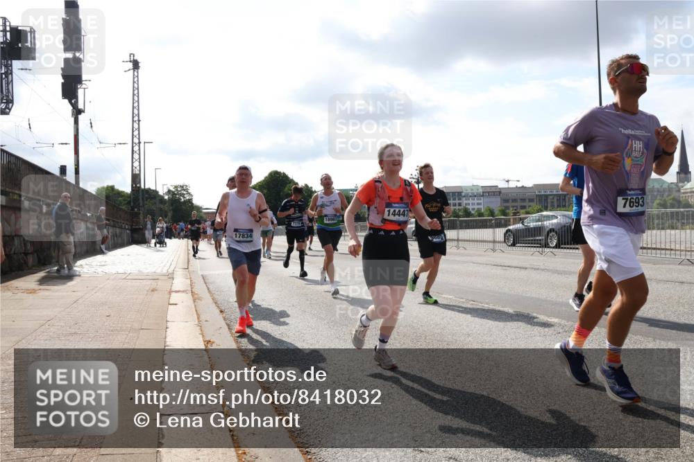 29.06.2025 - hella hamburg halbmarathon Lena Gebhardt http://msf.ph/oto/8418032 29.06.2025 09:51:15 Lombardsbrücke 17834, 14447, 18963, 7378, 7693, 9885, 1136, 1256, 1441, 1677, 1912, 1920, 1941, 1962, 2546, 2579, 2972, 3056, 3523, 3700, 3947, 4297, 4759, 4854, 4888, 4889, 4893, 4999, 5026, 5087, 5275, 5375, 5387, 5506, 5752, 5916, 6429, 6593, 6639, 6686, 6687, 6721, 6901, 7110, 7116, 7284, 7378, 7635, 7693, 7962, 8091, 8122, 8319, 8574, 8966, 9262, 9313, 9371, 9380, 9755, 9833, 9885, 10193, 10415, 10469, 11049, 11284, 11907, 11959, 12153, 14201 meine-sportfotos.de