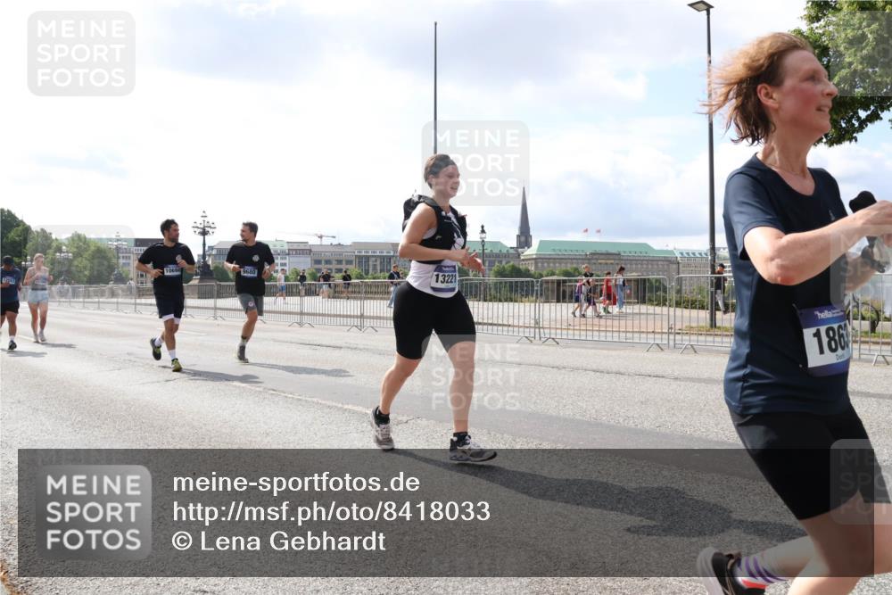 29.06.2025 - hella hamburg halbmarathon Lena Gebhardt http://msf.ph/oto/8418033 29.06.2025 10:05:26 Lombardsbrücke 12557, 9680, 13221, 186, 1863, 1936, 1981, 2288, 2298, 2424, 2624, 3071, 3413, 3461, 3578, 3929, 4014, 4220, 4782, 5073, 6059, 6907, 6908, 7302, 7826, 8089, 8999, 9007, 9075, 9165, 9339, 9559, 9680, 9736, 9737, 9738, 9917, 10343, 10694, 10791, 10998, 11595, 11784, 11873, 11958, 12557, 13221, 13327, 13717, 14203, 14465, 14642, 16092, 16478, 16546, 16847, 17112, 17707, 17731, 17740, 17818, 18189, 18616, 18617, 19034, 19248 meine-sportfotos.de