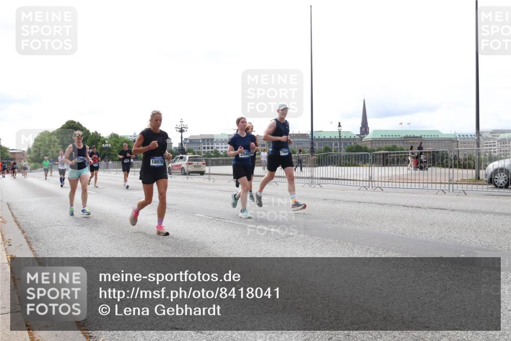 29.06.2025 - hella hamburg halbmarathon Lena Gebhardt http://msf.ph/oto/8418041 29.06.2025 10:27:05 Lombardsbrücke 179, 2045, 49, 17049, 18978, 1530, 1793, 1973, 2045, 2306, 2643, 2775, 4358, 4507, 4509, 5494, 5495, 5707, 5825, 6259, 6625, 6637, 7069, 7234, 7314, 7944, 8056, 8079, 8281, 9186, 9349, 10077, 10465, 11110, 11270, 11740, 11766, 12071, 13462, 14020, 14021, 15027, 15108, 15641, 15878, 16479, 16788, 17049, 17300, 17445, 17675, 18074, 18516, 18962, 18976, 18978 meine-sportfotos.de
