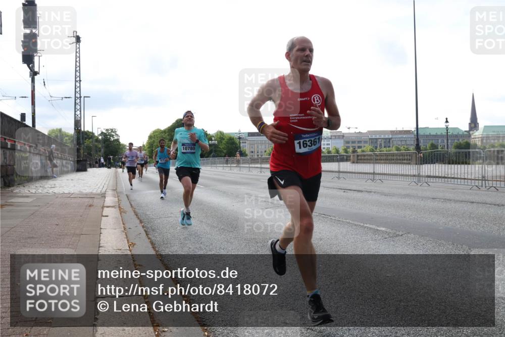 29.06.2025 - hella hamburg halbmarathon Lena Gebhardt http://msf.ph/oto/8418072 29.06.2025 09:41:32 Lombardsbrücke 10780, 16361, 2459, 4128, 4571, 7142, 7834, 7963, 9442, 10234, 10780, 11194, 11624, 12067, 12641, 13780, 14107, 16361, 16484, 17856, 17886 meine-sportfotos.de