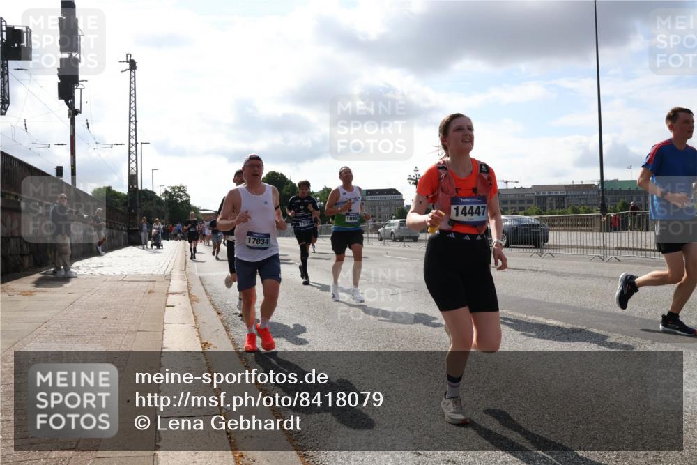 29.06.2025 - hella hamburg halbmarathon Lena Gebhardt http://msf.ph/oto/8418079 29.06.2025 09:51:15 Lombardsbrücke 17834, 7378, 18963, 14447, 1136, 1256, 1441, 1677, 1912, 1920, 1941, 1962, 2546, 2579, 2972, 3056, 3523, 3700, 3947, 4297, 4759, 4854, 4888, 4889, 4893, 4999, 5026, 5087, 5275, 5375, 5387, 5506, 5752, 5916, 6429, 6593, 6639, 6686, 6687, 6721, 6901, 7110, 7116, 7284, 7378, 7635, 7693, 7962, 8091, 8122, 8319, 8574, 8966, 9262, 9313, 9371, 9380, 9755, 9833, 9885, 10193, 10415, 10469, 11049, 11284, 11907, 11959, 12153, 14201 meine-sportfotos.de