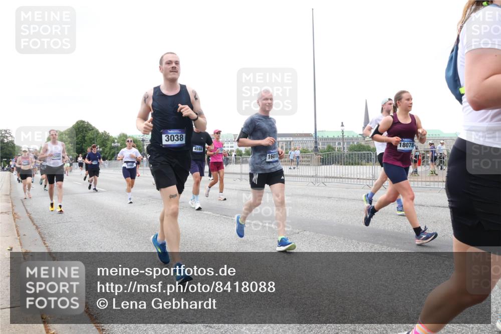 29.06.2025 - hella hamburg halbmarathon Lena Gebhardt http://msf.ph/oto/8418088 29.06.2025 10:52:05 Lombardsbrücke 10533, 3038, 4598, 18078, 16015, 1418, 1978, 2593, 3038, 3240, 3645, 3991, 4087, 4273, 4436, 4598, 4606, 4815, 5062, 5262, 5534, 6007, 6386, 6403, 6404, 6406, 6456, 6604, 6947, 6985, 7682, 7690, 7691, 8194, 8196, 8250, 8251, 8399, 8621, 9220, 9368, 9460, 9462, 9590, 9594, 9673, 9730, 10296, 10342, 10521, 10533, 10634, 10673, 10693, 10830, 10884, 11084, 11101, 11126, 11127, 11375, 11736, 11875, 11899, 11974, 12065, 12546, 12558 meine-sportfotos.de