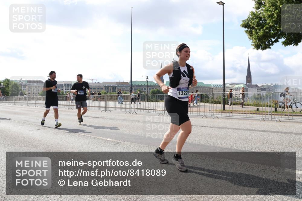 29.06.2025 - hella hamburg halbmarathon Lena Gebhardt http://msf.ph/oto/8418089 29.06.2025 10:05:26 Lombardsbrücke 10694, 9680, 13221, 1863, 1936, 1981, 2288, 2298, 2424, 2624, 3071, 3413, 3461, 3578, 3929, 4014, 4220, 4782, 5073, 6059, 6907, 6908, 7302, 7826, 8089, 8999, 9007, 9075, 9165, 9339, 9559, 9680, 9736, 9737, 9738, 9917, 10343, 10694, 10791, 10998, 11595, 11784, 11873, 11958, 12557, 13221, 13327, 13717, 14203, 14465, 14642, 16092, 16478, 16546, 16847, 17112, 17707, 17731, 17740, 17818, 18189, 18616, 18617, 19034, 19248 meine-sportfotos.de