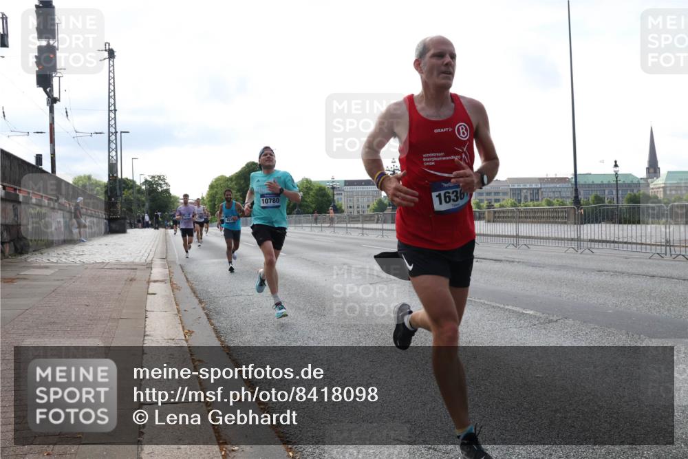 29.06.2025 - hella hamburg halbmarathon Lena Gebhardt http://msf.ph/oto/8418098 29.06.2025 09:41:33 Lombardsbrücke 10780, 1636, 2459, 4128, 4571, 7142, 7834, 7963, 9442, 10234, 10780, 11194, 11624, 12067, 12641, 13780, 14107, 16361, 16484, 17856, 17886 meine-sportfotos.de