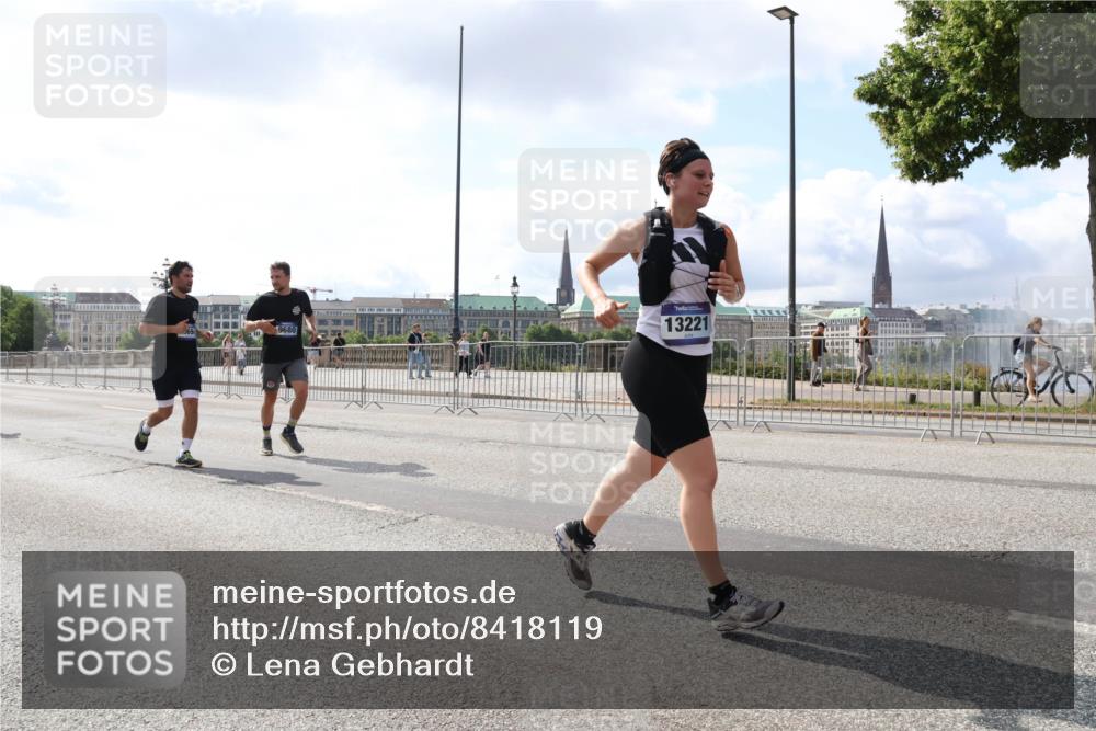 29.06.2025 - hella hamburg halbmarathon Lena Gebhardt http://msf.ph/oto/8418119 29.06.2025 10:05:26 Lombardsbrücke 9680, 13221, 1863, 1936, 1981, 2288, 2298, 2424, 2624, 3071, 3413, 3461, 3578, 3929, 4014, 4220, 4782, 5073, 6059, 6907, 6908, 7302, 7826, 8089, 8999, 9007, 9075, 9165, 9339, 9559, 9680, 9736, 9737, 9738, 9917, 10343, 10694, 10791, 10998, 11595, 11784, 11873, 11958, 12557, 13221, 13327, 13717, 14203, 14465, 14642, 16092, 16478, 16546, 16847, 17112, 17707, 17731, 17740, 17818, 18189, 18616, 18617, 19034, 19248 meine-sportfotos.de