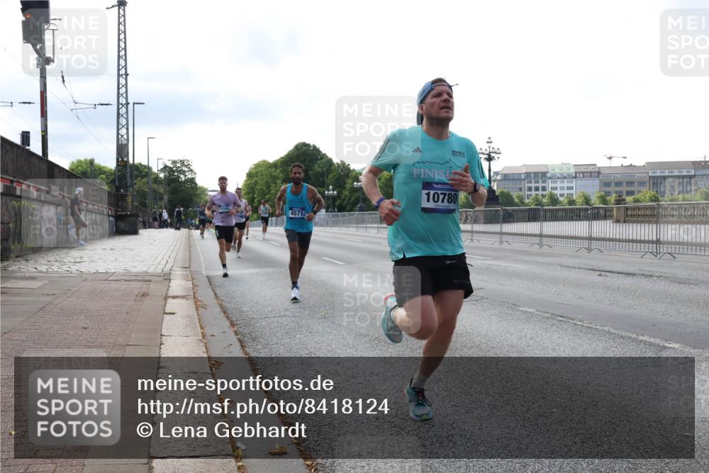 29.06.2025 - hella hamburg halbmarathon Lena Gebhardt http://msf.ph/oto/8418124 29.06.2025 09:41:33 Lombardsbrücke 11194, 4571, 10780, 2459, 4128, 4571, 7142, 7834, 7963, 9442, 10234, 10780, 11194, 11624, 12067, 12641, 13780, 14107, 16361, 16484, 17856, 17886 meine-sportfotos.de
