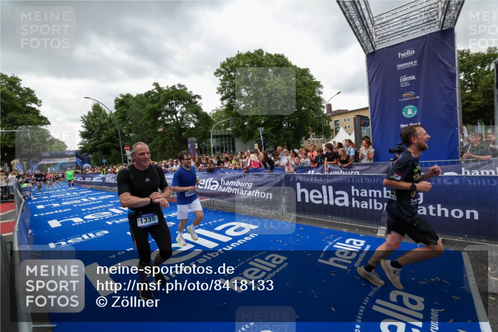 29.06.2025 - hella hamburg halbmarathon Zöllner http://msf.ph/oto/8418133 29.06.2025 10:51:38 Ziel 1335, 5008, 10691, 13327, 13403, 14012, 19007, 19020 meine-sportfotos.de