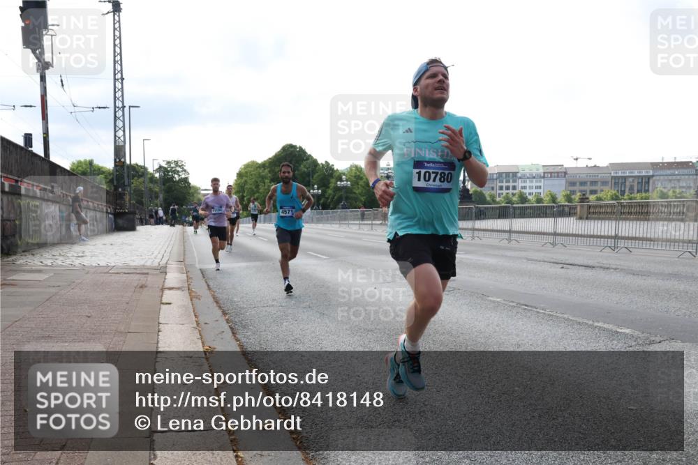 29.06.2025 - hella hamburg halbmarathon Lena Gebhardt http://msf.ph/oto/8418148 29.06.2025 09:41:33 Lombardsbrücke 4571, 10780, 2459, 4128, 4571, 7142, 7834, 7963, 9442, 10234, 10780, 11194, 11624, 12067, 12641, 13780, 14107, 16361, 16484, 17856, 17886 meine-sportfotos.de