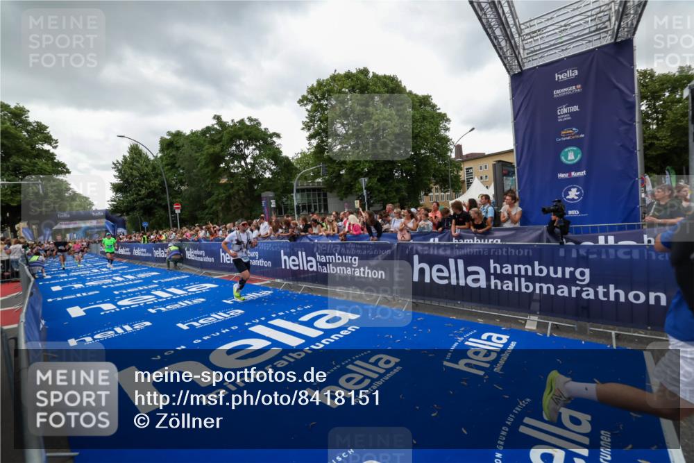 29.06.2025 - hella hamburg halbmarathon Zöllner http://msf.ph/oto/8418151 29.06.2025 10:51:39 Ziel 1335, 5008, 10691, 13327, 14012, 14458, 19007, 19020 meine-sportfotos.de