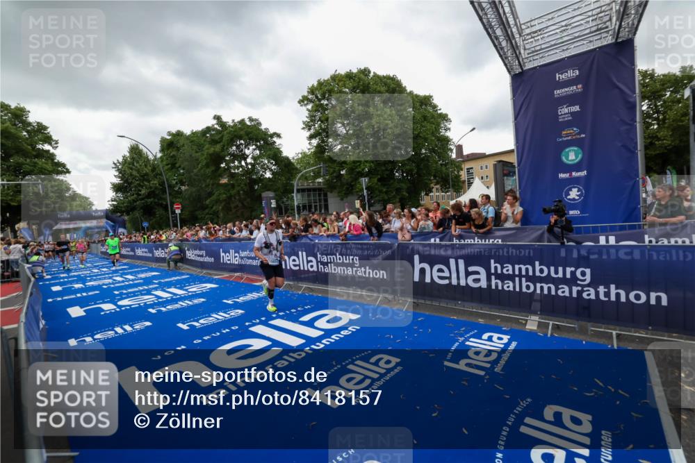29.06.2025 - hella hamburg halbmarathon Zöllner http://msf.ph/oto/8418157 29.06.2025 10:51:39 Ziel 1335, 5008, 10691, 13327, 14012, 14458, 19007, 19020 meine-sportfotos.de