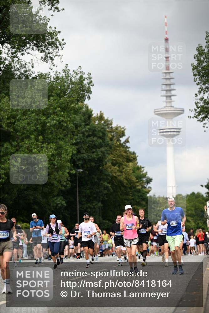 29.06.2025 - hella hamburg halbmarathon Dr. Thomas Lammeyer http://msf.ph/oto/8418164 29.06.2025 10:45:37 Kennedybrücke 1731, 2805, 3344, 4044, 4412, 4638, 5549, 5688, 5928, 6088, 7293, 7661, 7829, 8769, 8878, 10269, 10407, 10644, 11166, 11209 meine-sportfotos.de