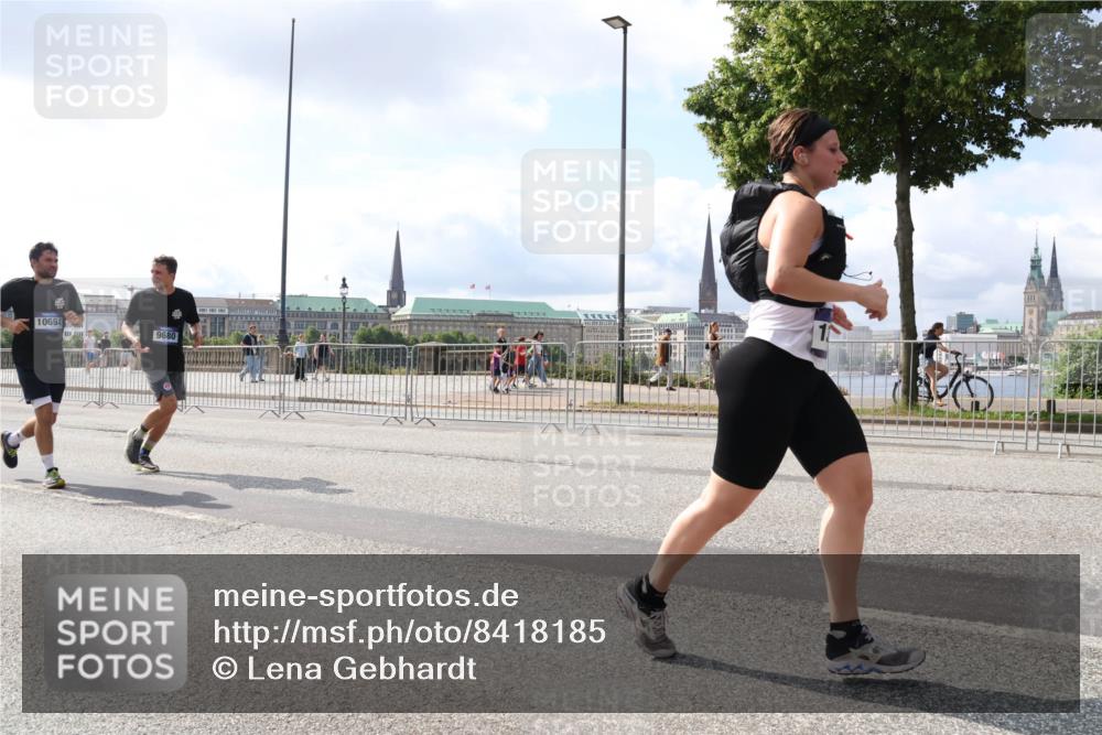29.06.2025 - hella hamburg halbmarathon Lena Gebhardt http://msf.ph/oto/8418185 29.06.2025 10:05:26 Lombardsbrücke 1, 10694, 9680, 1863, 1936, 1981, 2288, 2298, 2424, 2624, 3071, 3413, 3461, 3578, 3929, 4014, 4220, 4782, 5073, 6059, 6907, 6908, 7302, 7826, 8089, 8999, 9007, 9075, 9165, 9339, 9559, 9680, 9736, 9737, 9738, 9917, 10343, 10694, 10791, 10998, 11595, 11784, 11873, 11958, 12557, 13221, 13327, 13717, 14203, 14465, 14642, 16092, 16478, 16546, 16847, 17112, 17707, 17731, 17740, 17818, 18189, 18616, 18617, 19034, 19248 meine-sportfotos.de