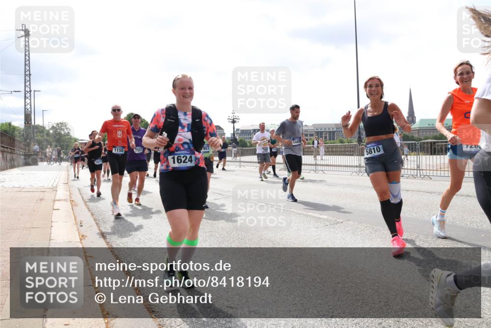 29.06.2025 - hella hamburg halbmarathon Lena Gebhardt http://msf.ph/oto/8418194 29.06.2025 10:42:34 Lombardsbrücke 1150, 7557, 1929, 1624, 957, 14426, 5810, 720, 1150, 1360, 1624, 1656, 1752, 1929, 1957, 1964, 1994, 2069, 2134, 2401, 2523, 2538, 2580, 2940, 2941, 2974, 3276, 3283, 3605, 3874, 4092, 4105, 4329, 4334, 4353, 4385, 4778, 4885, 4891, 4892, 5403, 5417, 5419, 5671, 5810, 6120, 6764, 6828, 6917, 7040, 7260, 7357, 7513, 7557, 7666, 8014, 8161, 8459, 8525, 8526, 8529, 8712, 8816, 9008, 9370, 9980, 10027, 10454, 10532, 10697, 11142, 11710, 12151, 12441, 13241 meine-sportfotos.de
