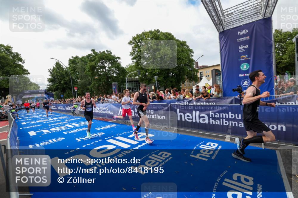 29.06.2025 - hella hamburg halbmarathon Zöllner http://msf.ph/oto/8418195 29.06.2025 10:29:27 Ziel 2075, 8975, 9571, 10156, 12234, 13838, 14164, 15880, 16118, 18737, 19203 meine-sportfotos.de