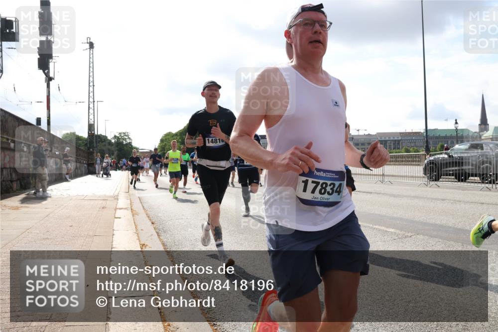 29.06.2025 - hella hamburg halbmarathon Lena Gebhardt http://msf.ph/oto/8418196 29.06.2025 09:51:16 Lombardsbrücke 1941, 14810, 17834, 1136, 1256, 1441, 1570, 1677, 1912, 1920, 1941, 1962, 2546, 2579, 2972, 3056, 3523, 3700, 3947, 4297, 4759, 4854, 4888, 4889, 4893, 4999, 5026, 5087, 5275, 5375, 5387, 5410, 5506, 5752, 5916, 6429, 6593, 6639, 6686, 6687, 6721, 6901, 7110, 7116, 7284, 7363, 7378, 7635, 7693, 7962, 8091, 8122, 8319, 8574, 8966, 9262, 9313, 9364, 9371, 9380, 9755, 9833, 9885, 10193, 10415, 10469, 11049, 11284, 11907, 11959, 12153, 14201 meine-sportfotos.de