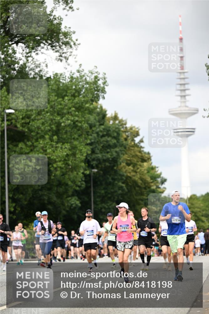 29.06.2025 - hella hamburg halbmarathon Dr. Thomas Lammeyer http://msf.ph/oto/8418198 29.06.2025 10:45:39 Kennedybrücke 1731, 2805, 3344, 4044, 4412, 4638, 5549, 5688, 5928, 6088, 7293, 7661, 7829, 8769, 8878, 9009, 10269, 10407, 10644, 11166, 11209, 11371 meine-sportfotos.de