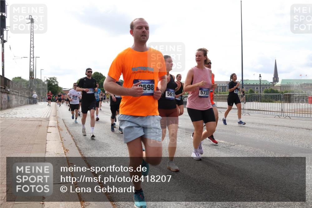 29.06.2025 - hella hamburg halbmarathon Lena Gebhardt http://msf.ph/oto/8418207 29.06.2025 10:18:03 Lombardsbrücke 718, 2598, 5611, 094, 5733, 1015, 1159, 1160, 1268, 1274, 1325, 1458, 1554, 1622, 1641, 1749, 1795, 1982, 2087, 2094, 2147, 2259, 2335, 2548, 2634, 2931, 3125, 3138, 3292, 3321, 3482, 3977, 4218, 4710, 4738, 4804, 5002, 5004, 5290, 5611, 5733, 6254, 6270, 6336, 6352, 7094, 7258, 7413, 7641, 7649, 7838, 7882, 7883, 8067, 8128, 8144, 8248, 8607, 8799, 9400, 9539, 9717, 9734, 9798, 9834, 9844, 9964, 10174, 10332, 10509, 10908, 12498 meine-sportfotos.de