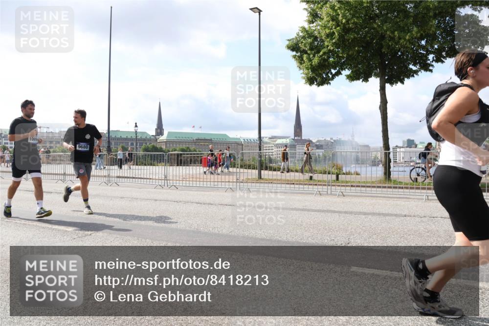 29.06.2025 - hella hamburg halbmarathon Lena Gebhardt http://msf.ph/oto/8418213 29.06.2025 10:05:27 Lombardsbrücke 1863, 1936, 1981, 2288, 2298, 2424, 2624, 3071, 3413, 3461, 3578, 3929, 4014, 4220, 4782, 5073, 6059, 6907, 6908, 7302, 7826, 8089, 8999, 9007, 9075, 9165, 9339, 9559, 9680, 9736, 9737, 9738, 9917, 10343, 10694, 10791, 10998, 11784, 11873, 11958, 12557, 13221, 13327, 13717, 14203, 14465, 14642, 16092, 16478, 16546, 16847, 17112, 17707, 17731, 17740, 18189, 18616, 18617, 19034, 19248 meine-sportfotos.de