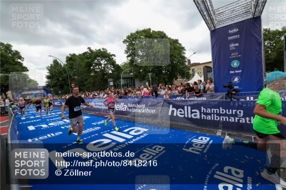 29.06.2025 - hella hamburg halbmarathon Zöllner http://msf.ph/oto/8418216 29.06.2025 10:51:44 Ziel 5008, 6286, 13327, 14012, 14458, 15496, 15831, 15899, 19007, 19020 meine-sportfotos.de