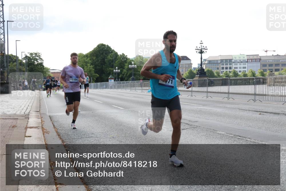 29.06.2025 - hella hamburg halbmarathon Lena Gebhardt http://msf.ph/oto/8418218 29.06.2025 09:41:34 Lombardsbrücke 11194, 2459, 4128, 4571, 7142, 7834, 7963, 9442, 10234, 10780, 11194, 11624, 12067, 12641, 13780, 14107, 16361, 16484, 17856, 17886 meine-sportfotos.de