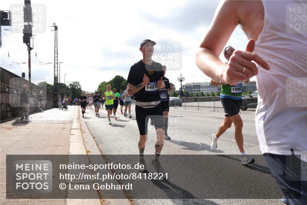 29.06.2025 - hella hamburg halbmarathon Lena Gebhardt http://msf.ph/oto/8418221 29.06.2025 09:51:16 Lombardsbrücke 1941, 1481, 7378, 1896, 1136, 1256, 1441, 1570, 1677, 1912, 1920, 1941, 1962, 2546, 2579, 2972, 3056, 3523, 3700, 3947, 4297, 4759, 4854, 4888, 4889, 4893, 4999, 5026, 5087, 5275, 5375, 5387, 5410, 5506, 5752, 5916, 6429, 6593, 6639, 6686, 6687, 6721, 6901, 7110, 7116, 7284, 7363, 7378, 7635, 7693, 7962, 8091, 8122, 8319, 8574, 8966, 9262, 9313, 9364, 9371, 9380, 9755, 9833, 9885, 10193, 10415, 10469, 11049, 11284, 11907, 11959, 12153, 14201 meine-sportfotos.de