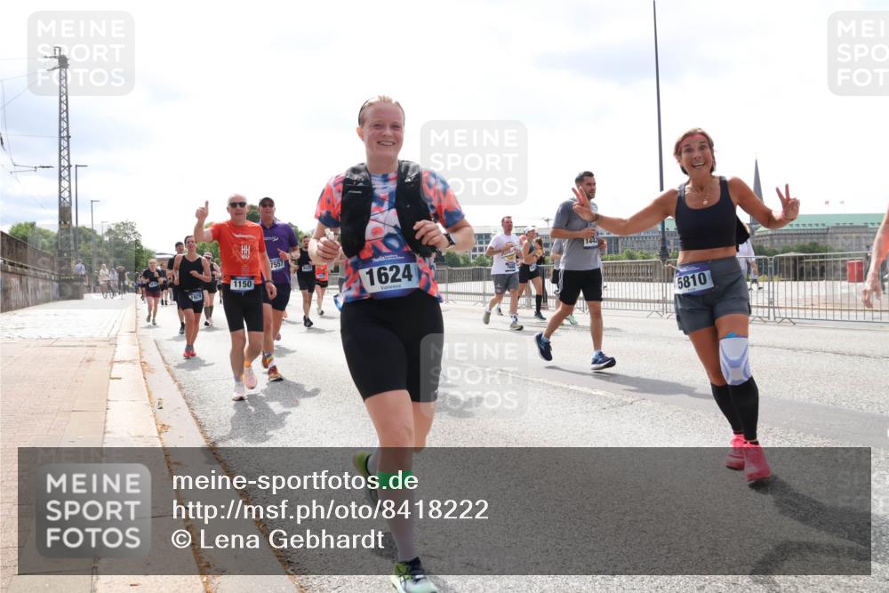 29.06.2025 - hella hamburg halbmarathon Lena Gebhardt http://msf.ph/oto/8418222 29.06.2025 10:42:34 Lombardsbrücke 1929, 1150, 7557, 8525, 1624, 5810, 1150, 1360, 1624, 1656, 1752, 1929, 1957, 1964, 1994, 2069, 2134, 2401, 2523, 2538, 2580, 2940, 2941, 2974, 3276, 3283, 3605, 3874, 4092, 4105, 4329, 4334, 4353, 4385, 4778, 4885, 4891, 4892, 5403, 5417, 5419, 5671, 5810, 6120, 6764, 6828, 6917, 7040, 7260, 7357, 7513, 7557, 7666, 8014, 8161, 8459, 8525, 8526, 8529, 8712, 8816, 9008, 9370, 9980, 10027, 10454, 10532, 10697, 11142, 11710, 12151, 12441, 13241 meine-sportfotos.de