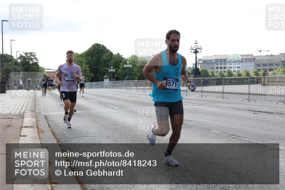 29.06.2025 - hella hamburg halbmarathon Lena Gebhardt http://msf.ph/oto/8418243 29.06.2025 09:41:34 Lombardsbrücke 11194, 1571, 2459, 4128, 4571, 7142, 7834, 7963, 9442, 10234, 10780, 11194, 11624, 12067, 12641, 13780, 14107, 16361, 16484, 17856, 17886 meine-sportfotos.de